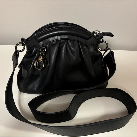 CLOE Elegant Black Leather Women's Bag - Picture 2 of 6